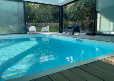 Piscine intérieure du gîte La Grande Parenthèse dans le Golfe du Morbihan